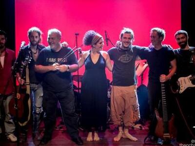 Live μουσική εμφάνιση της μπάντας από το...