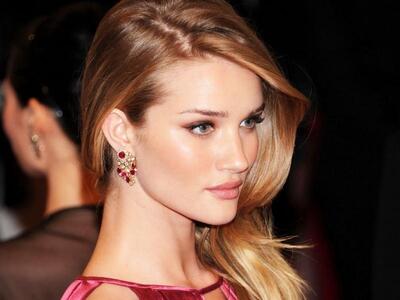 Rosie Huntington-Whiteley: «Βάζετε $1 τη...