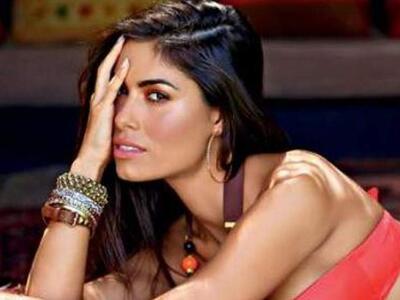 H Θωμαή Απέργη φοράει ροζ μπικίνι, κάνει...