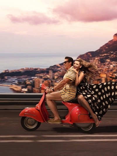 Mε πουά φόρεμα Dolce & Gabbana και π...