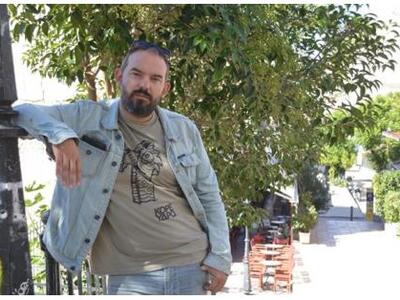 Από τις 14/11/2013 στο θέατρο Act της Πά...