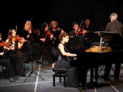 Κατανυκτικοί ήχοι από την Ορχήστρα Πατρώ...