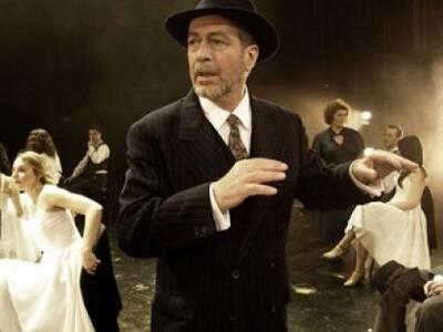 Δείτε φωτό από την παράσταση "Ποιός...