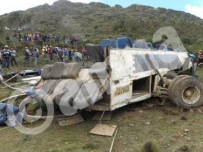 Λεωφορείο αναποδογύρισε στο Περού σκοτών...