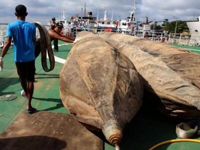 AirAsia: Επιχείρηση ανάσυρσης της ατράκτ...