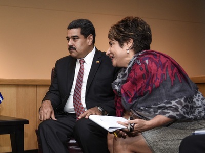 Βενεζουέλα: Ο Μαδούρο κόβει τις διπλωματ...