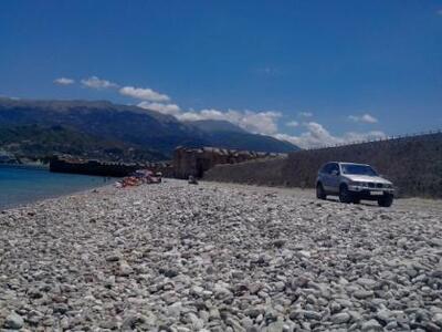 Πάτρα: Ελληνάρες με τζιπ στις παραλίες τ...