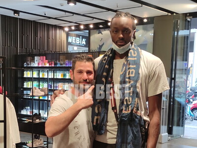 Ο σούπερ σταρ του ΝΒΑ, Τζέραμι Γκραντ ψω...