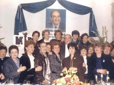 Ο Κωνσταντίνος Μητσοτάκης πλαισιωμένος α...