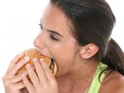 9 συμβουλές για να μη φουσκώνεις όταν τρως 