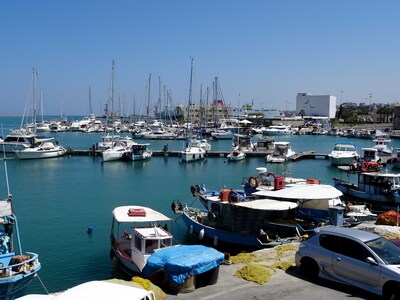 Οι τουρίστες έρχονται αλλά μειώνονται πλ...