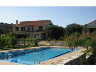 Θες πισίνα; Χρειάζεται πια άδεια από την...