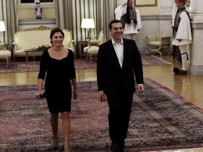 Εντυπωσιακή στα μαύρα η Μπέτυ Μπαζιάνα σ...