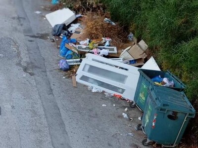 Πάτρα: Δρόμοι πνιγμένοι στα σκουπίδια στ...