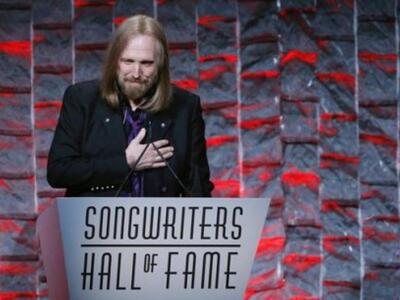 Πέθανε σε ηλικία 66 ετών ο ρόκερ Τομ Πίτι 