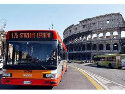 Ρώμη: Συνελήφθη οδηγός λεωφορείου να οδη...