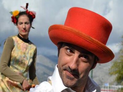 Παράσταση από τους X-SALTIBAGOS, με δωρε...