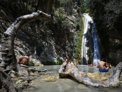 Κολύμπι σε παγωμένα νερά: Πόσο ευεργετικ...