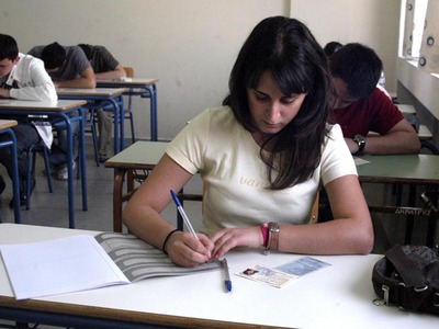 Κατάργηση των εισαγωγικών προτείνει ο Μπαμπινιώτης