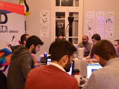 O ομάδα της "Πυξίδας"