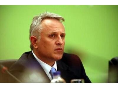 Εμφύλιος στο ΠΑΣΟΚ, φουντώνει η αμφισβήτ...