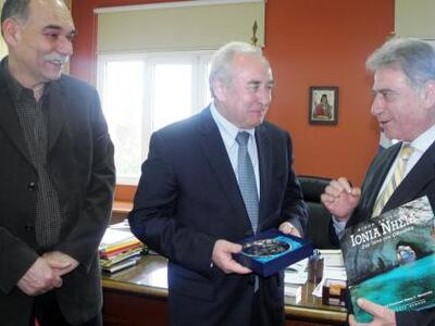 Στον Περιφερειάρχη Ιονίων Νήσων ο Πρέσβη...