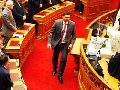 Ο Κικίλιας έδωσε τις πρώτες βοήθειες σε ...