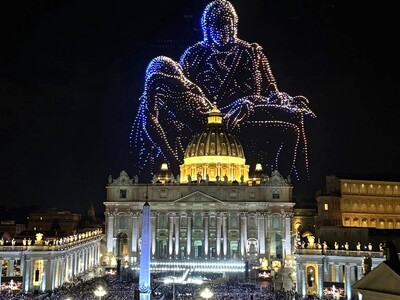 Drones και stars στο Βατικανό: Παγκόσμιο...