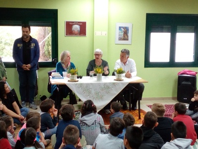 Η Ξένια Καλογεροπούλου γοήτευσε μικρούς ...