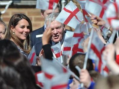  Η Δούκισσα του Κέιμπριτζ με φόρεμα 1.30...