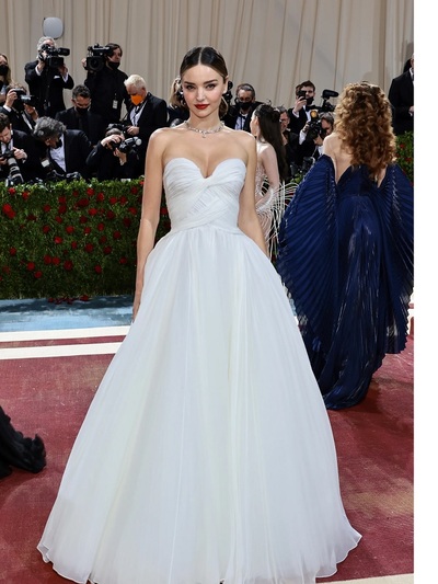Mιράντα Κερ με Oscar de la Renta