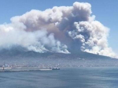 Φλέγεται ο Βεζούβιος - Συναγερμός από τι...