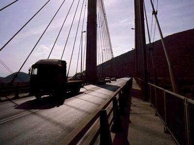 Νεαρός έπεσε από τη γέφυρα της Χαλκίδας ...