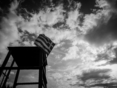 Βροχερή σιωπή στην ακτή