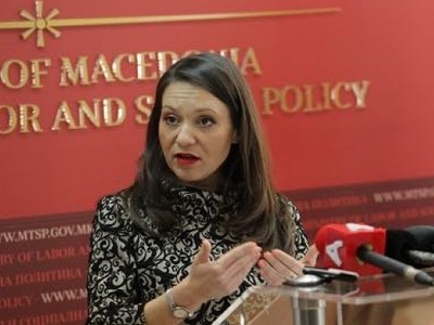 Βόρεια Μακεδονία: Η Βουλή απέπεμψε την υ...