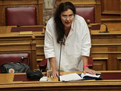 Κατά της υπουργού Πολιτισμού και Αθλητισ...