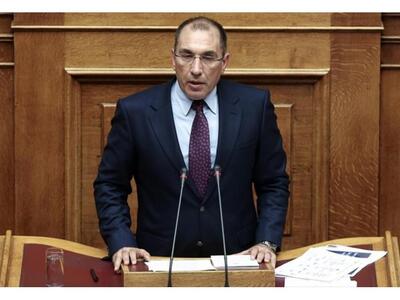 Παραμένει υφυπουργός στην επίσημη ιστοσε...