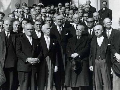 Ολόκληρο το υπουργικό συμβούλιο της κυβέ...