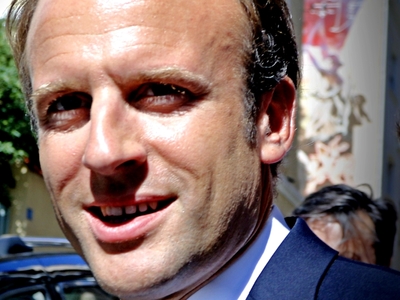 Ο Εμανουέλ Μακρόν και τα "κίτρινα γ...