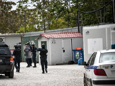 Αστυνομική επιχείρηση για την απομάκρυνσ...