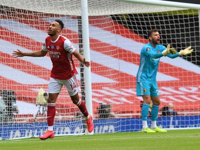 Τα 10 καλύτερα γκολ από τα γήπεδα της Ευ...