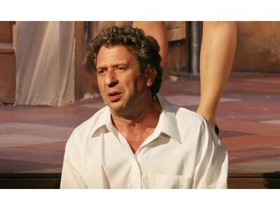 Πρόταση για γυμνή εμφάνιση στον Κώστα Κόκλα 