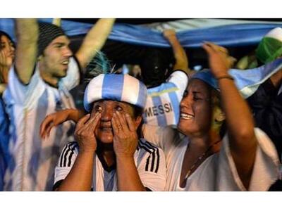 Αργεντινοί επιβάτες αεροπλάνου μαθαίνουν...