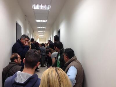 Πάτρα: Στοιβαγμένοι σαν τις σαρδέλες σε ...