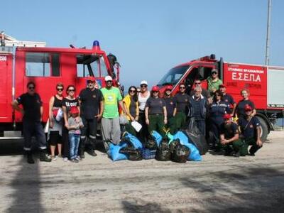 Βραχναίικα: Εθελοντές καθάρισαν την παρ...