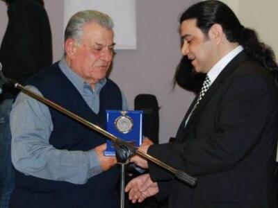 Αριστερά στη φωτογραφία ο Π. Πρωτόπαπας ...