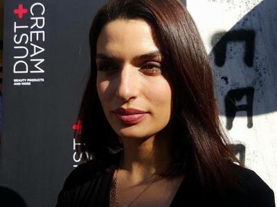 Πάτρα: Το κορίτσι του Τζεημς Μποντ, Τόνι...