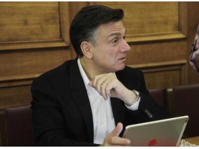 Ο Θάνος Μωραΐτης περιγράφει την πολιτική...