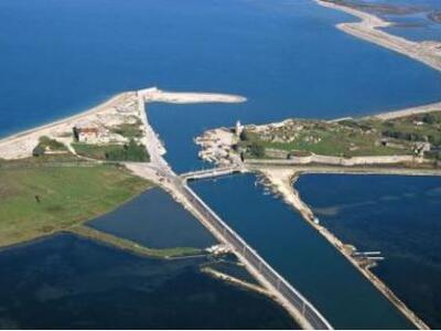 Λευκάδα: Προσάραξε σκάφος το μεσημέρι στ...