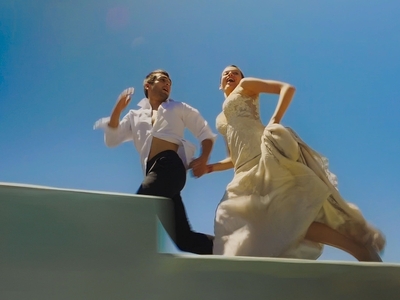 Η ρομαντική περιπέτεια "June & ...